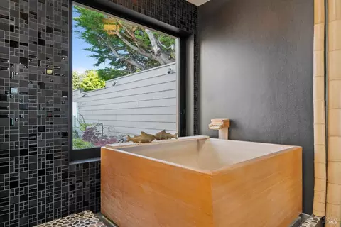 Bath - 21108 Pelican Loop, Bodega Bay, CA 94923 photo 5 of 8