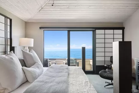 Bedroom - 21108 Pelican Loop, Bodega Bay, CA 94923 photo 4 of 9