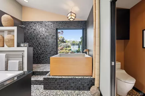 Bath - 21108 Pelican Loop, Bodega Bay, CA 94923 photo 1 of 8