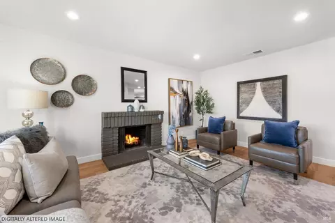 Living - 428 Crofters Ct, Fairfield, CA 94533 photo 2 of 4