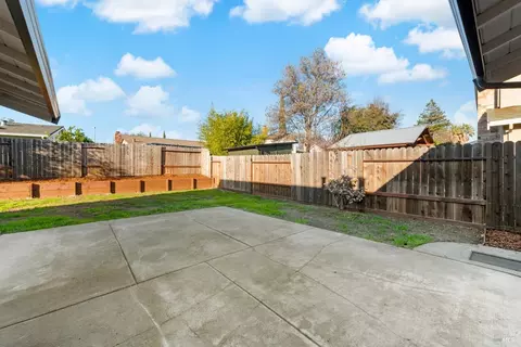 Exterior - 428 Crofters Ct, Fairfield, CA 94533 photo 3 of 4