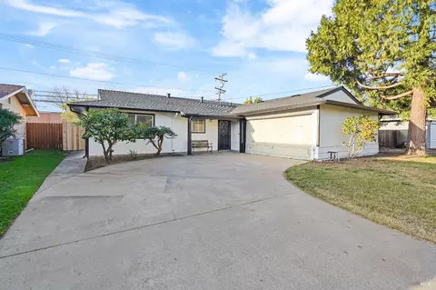 154 Rainier Cir, Vacaville, CA 95687