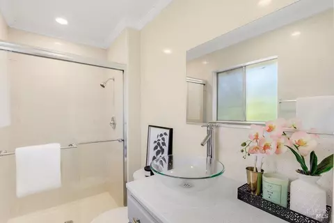 Bath - 112 Palomar Ln, Vallejo, CA 94591 photo 6 of 14