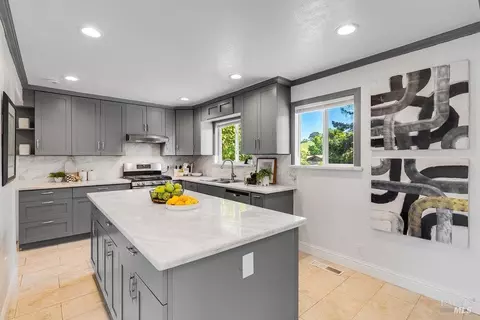 Kitchen - 112 Palomar Ln, Vallejo, CA 94591 photo 3 of 8