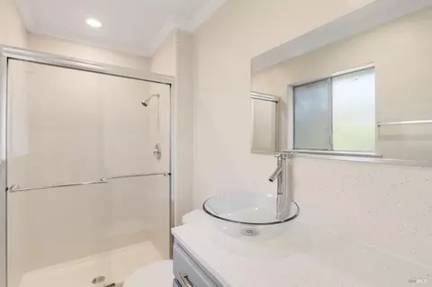 Bath - 112 Palomar Ln, Vallejo, CA 94591 photo 9 of 14