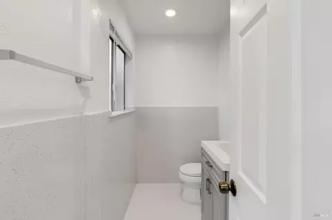 Bath - 112 Palomar Ln, Vallejo, CA 94591 photo 13 of 14