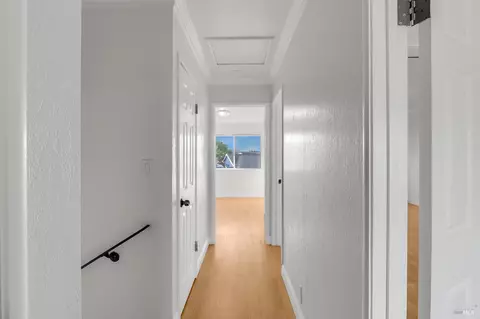 Entry Way - 112 Palomar Ln, Vallejo, CA 94591 photo 8 of 10