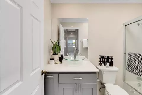 Bath - 112 Palomar Ln, Vallejo, CA 94591 photo 7 of 14