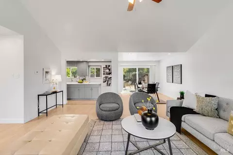 Living - 112 Palomar Ln, Vallejo, CA 94591 photo 6 of 7