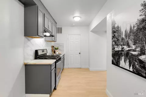 Kitchen - 112 Palomar Ln, Vallejo, CA 94591 photo 7 of 8