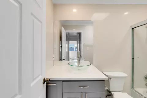 Bath - 112 Palomar Ln, Vallejo, CA 94591 photo 11 of 14