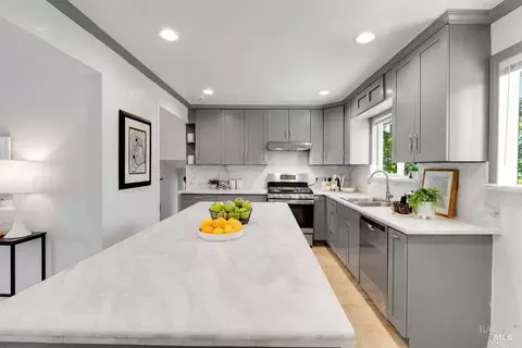 Kitchen - 112 Palomar Ln, Vallejo, CA 94591 photo 4 of 8