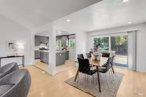Dining - 112 Palomar Ln, Vallejo, CA 94591 photo 1 of 3