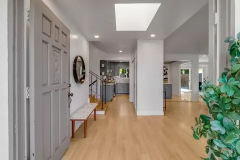 Entry Way - 112 Palomar Ln, Vallejo, CA 94591 photo 1 of 10