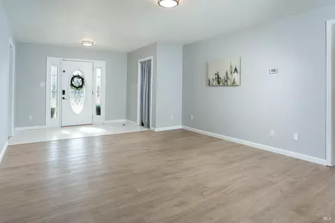 Living - 16 Solano Dr, Dixon, CA 95620 photo 3 of 8
