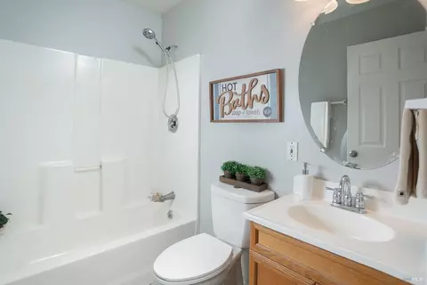 Bath - 16 Solano Dr, Dixon, CA 95620 photo 1 of 7