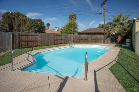 Exterior - 16 Solano Dr, Dixon, CA 95620 photo 9 of 10