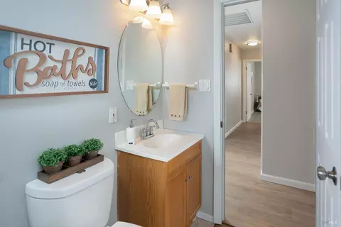 Bath - 16 Solano Dr, Dixon, CA 95620 photo 2 of 7