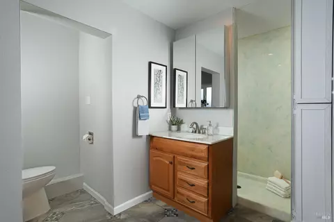 Bath - 16 Solano Dr, Dixon, CA 95620 photo 3 of 7
