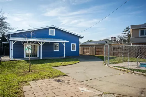 Exterior - 16 Solano Dr, Dixon, CA 95620 photo 6 of 10