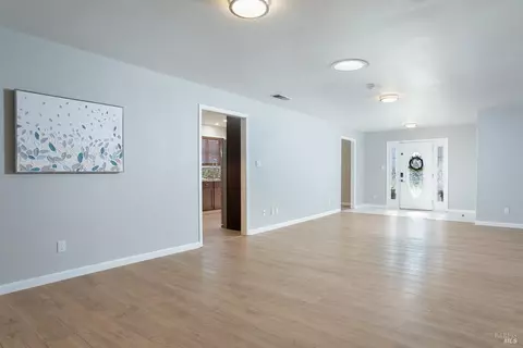 Living - 16 Solano Dr, Dixon, CA 95620 photo 5 of 8