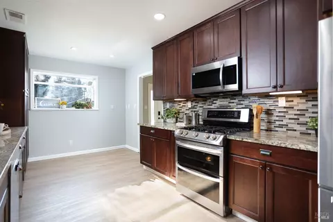 Kitchen - 16 Solano Dr, Dixon, CA 95620 photo 2 of 5