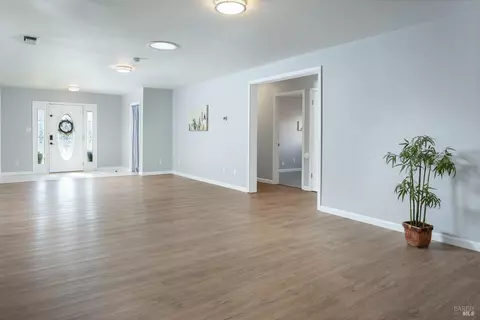 Living - 16 Solano Dr, Dixon, CA 95620 photo 4 of 8