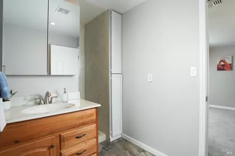 Bath - 16 Solano Dr, Dixon, CA 95620 photo 4 of 7