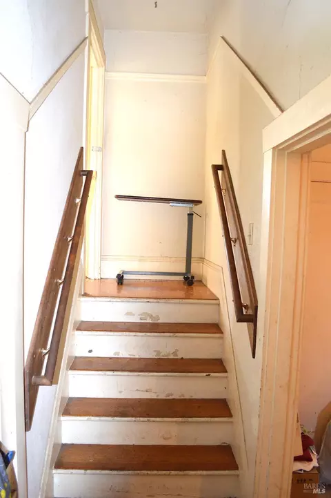 Entry Way - 1141 E 33rd St, Oakland, CA 94610 photo 2 of 2