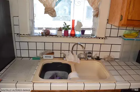 Kitchen - 1141 E 33rd St, Oakland, CA 94610 photo 2 of 3
