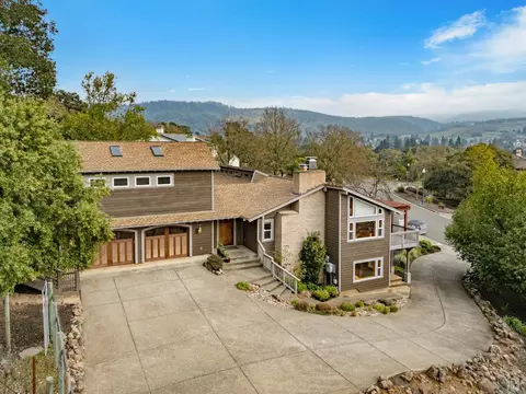 2016 Park Vista Ct, Santa Rosa, CA 95405