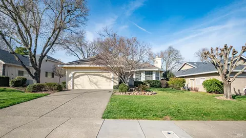 8151 Oakmont Dr, Santa Rosa, CA 95409