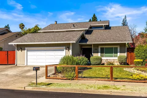 1135 Pinewood Dr, Napa, CA 94558
