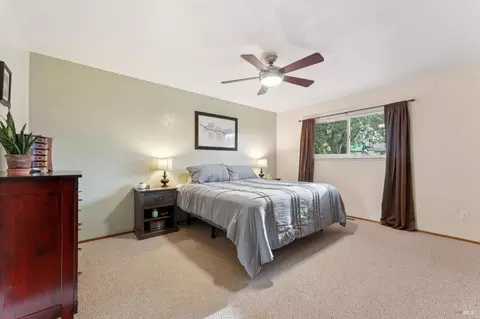 Bedroom - 19440 Riverside Dr, Sonoma, CA 95476 photo 1 of 7