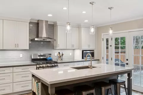 Kitchen - 19440 Riverside Dr, Sonoma, CA 95476 photo 4 of 10