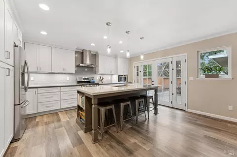 19440 Riverside Dr, Sonoma, CA 95476