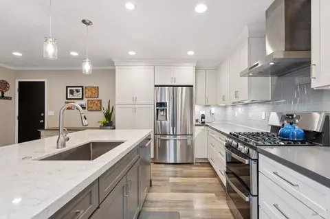 Kitchen - 19440 Riverside Dr, Sonoma, CA 95476 photo 2 of 10