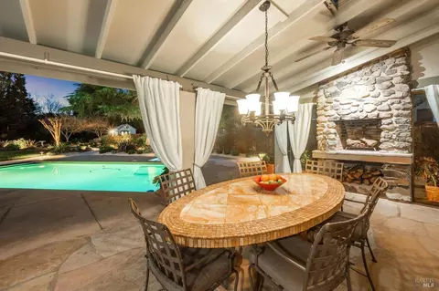 1222 Apple Tree Ct, Sonoma, CA 95476 photo 2