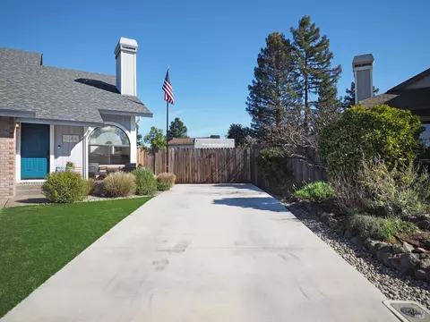 105 Zapata Ct, Windsor, CA 95492 photo 2