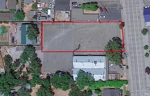744 N State St, Ukiah, CA 95482