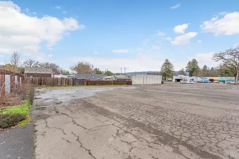 744 N State St, Ukiah, CA 95482 photo 5