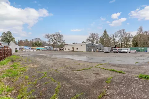 744 N State St, Ukiah, CA 95482 photo 4