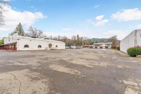 744 N State St, Ukiah, CA 95482 photo 2