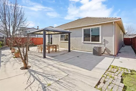 Exterior - 1275 Columbia Dr, Dixon, CA 95620 photo 2 of 8