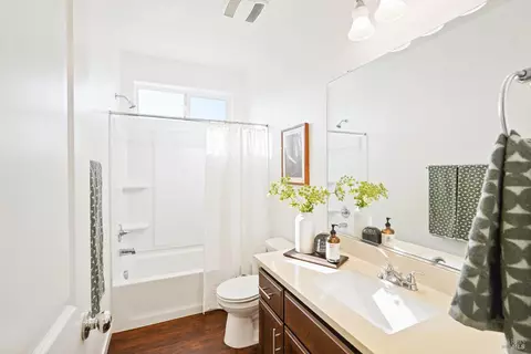 Bath - 1275 Columbia Dr, Dixon, CA 95620 photo 3 of 3