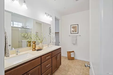 Bath - 1275 Columbia Dr, Dixon, CA 95620 photo 1 of 3