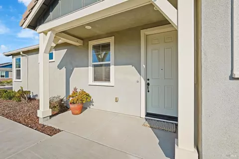 1275 Columbia Dr, Dixon, CA 95620