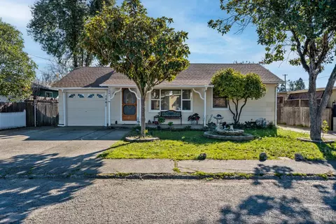 1561 Talmage Ct, Ukiah, CA 95482