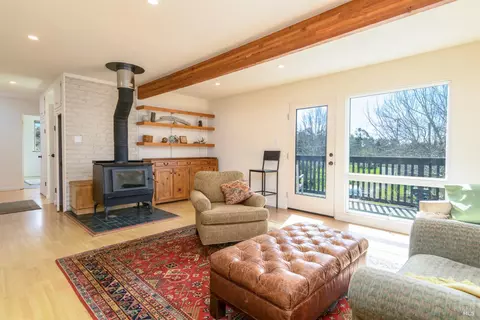 44120 Biaggi Rd, Manchester, CA 95459