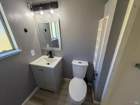 Bath - 27310 Oriole Dr, Willits, CA 95490 photo 1 of 3